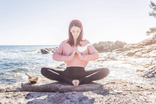 Cours de yoga doux pour débutant pour améliorer la respiration à Fréjus