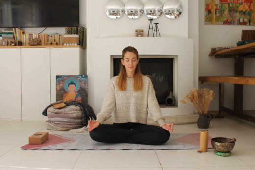 Le Yoga Thérapeutique contre l&#8217;Anxiété : Votre Guide à Saint-Tropez
