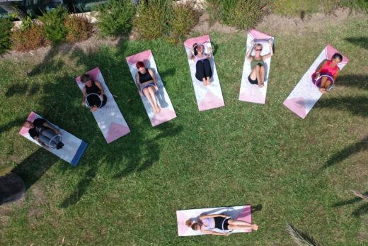 Les Bienfaits du Pilates : Pourquoi Pratiquer dans le Golfe de Saint-Tropez ?